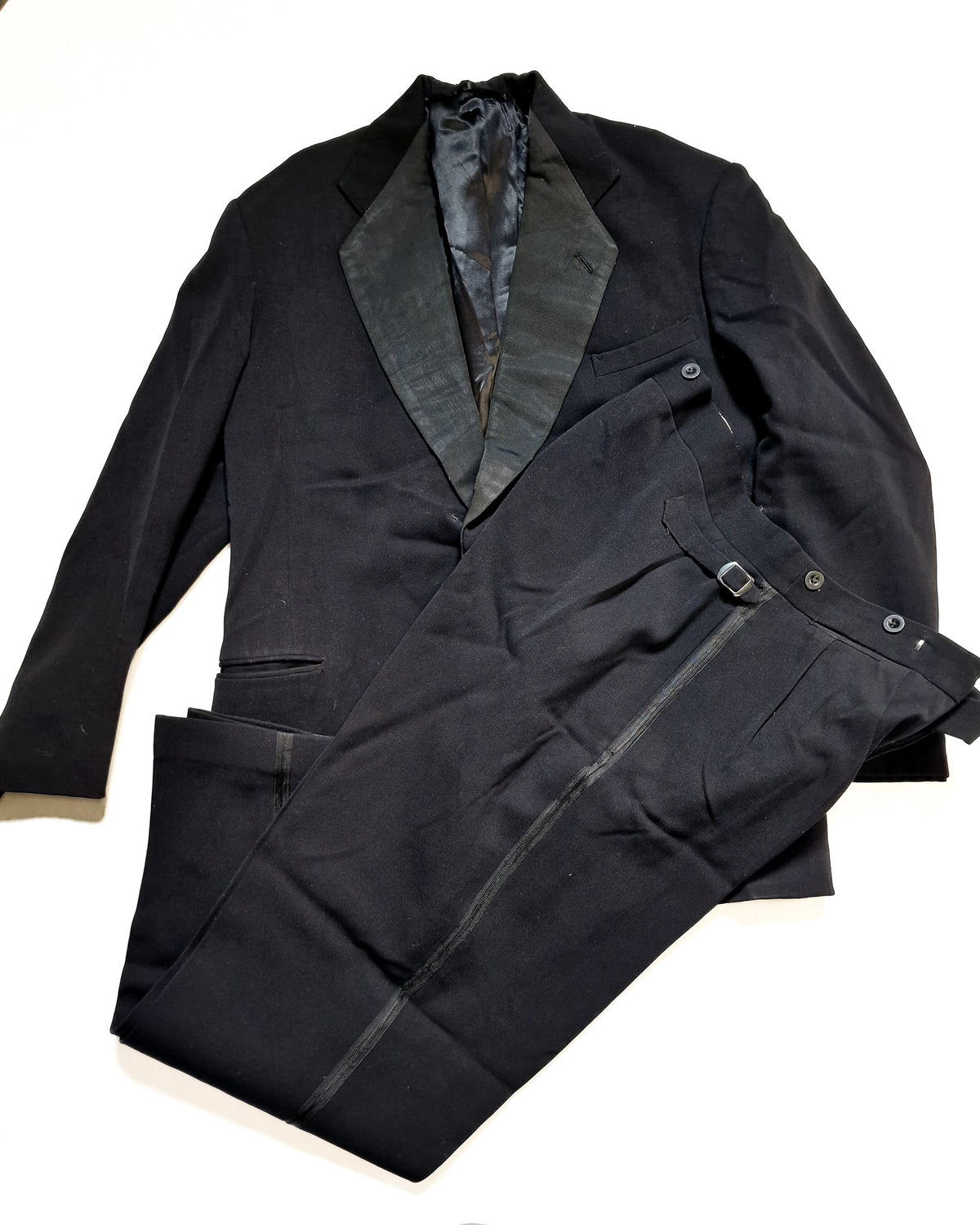 1940s Rare British Dinner Suit Size 44/38 SL46